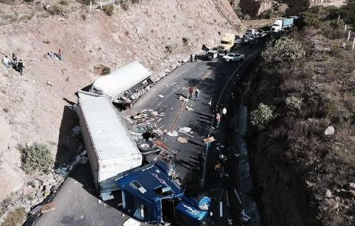 Accidente en la carretera Atlacomulco-Acambay; tráiler provoca gran caos