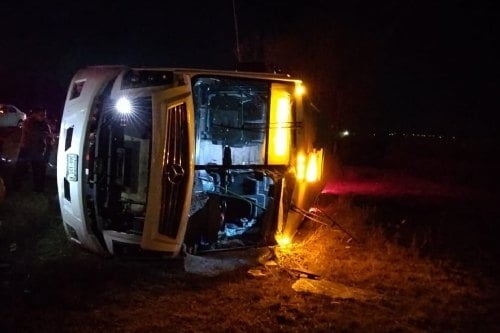 Se accidenta otro microbús de Arrenda Truper, en la Jilotepec-Soyaniquilpan