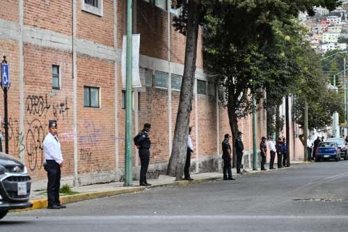 Policía de Toluca le tira el negocio a franeleros en el Toluca-Mazatlán