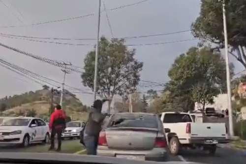 Video: Sujetos atacan con un bat a otro auto en Toluca ¿Alguien los conoce?