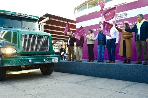 Gobernadora Delfina Gómez da banderazo de salida a 60 camiones rumbo a Acapulco