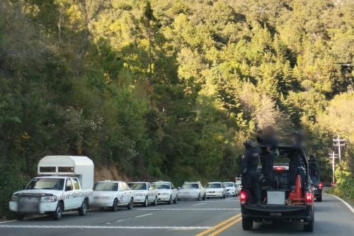 Taxistas de Sultepec al servicio de la Familia Michoacana, exigen con bloqueo retirada de las fuerzas armadas