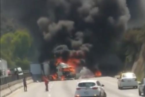 Video: Impactante choque entre tres tráileres en la México-Querétaro