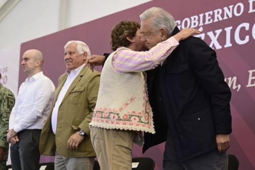 Supervisan el Presidente López Obrador y la Gobernadora Delfina Gómez Programas para el Bienestar en Chicoloapan, Estado de México