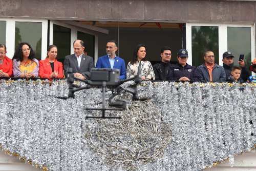 Más de 4 mil personas engalanan desfile cívico militar en Metepec