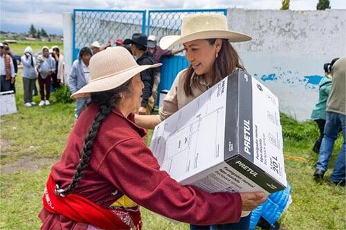 Diputada Leticia Mejía equipa a agricultoras de San Felipe