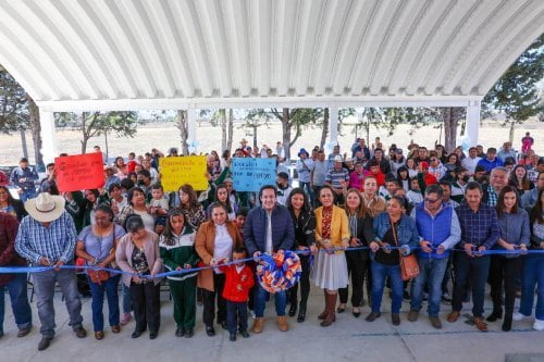 Entrega alcalde Jesús Espinosa, tres obras escolares en San Agustín Buenavista