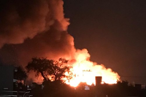 Video: Impresionante incendio en la Central de Abasto de Toluca