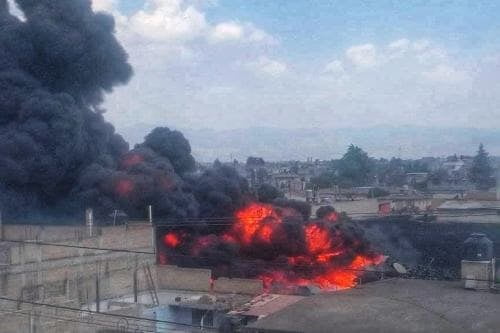 Arde tiradero de llantas en Toluca