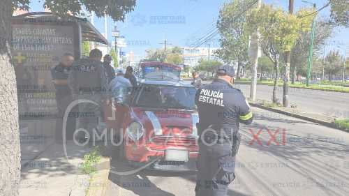 Aseguran mini cooper relacionado con robo a transportistas en Almoloya del Río