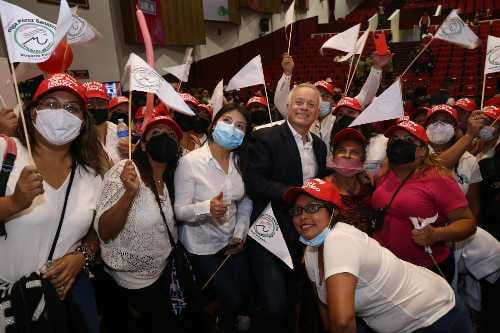 Llama Eric Sevilla a las mujeres a desplegarse como las mejores activistas