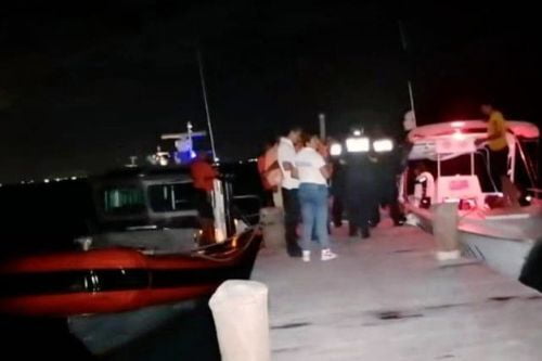 Naufraga embarcación en Isla Mujeres, hay 4 fallecidos y buscan a otros 9 turistas