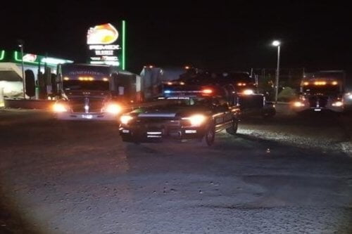 Para evitar robo, policías resguardan a transportistas en la México-Querétaro