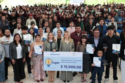 Premian talento juvenil en ciencia, arte y labor social, en Huixquilucan