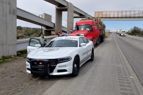 Cae ratero con todo y tráiler en Soyaniquilpan