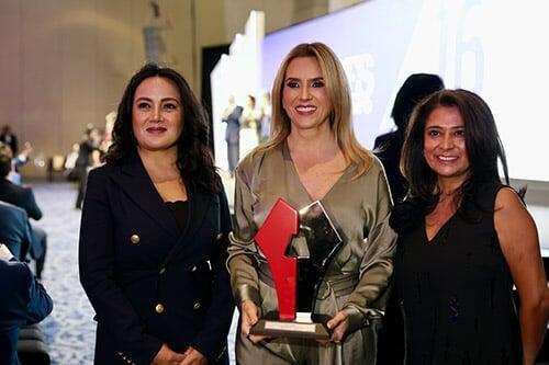 Romina Contreras recibe premio nacional por acercar la justicia a Huixquilucan
