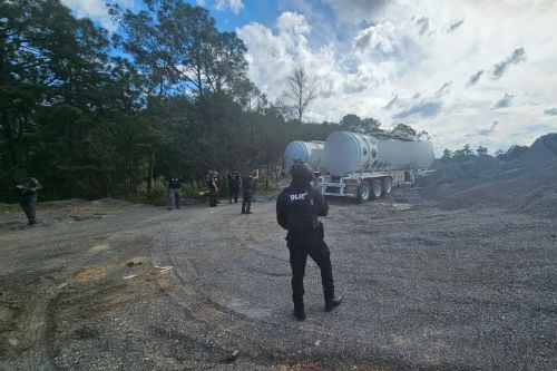 Otra vez el sur Edomex: Localizan pipa robada en Tejupilco y San Simón de Guerrero