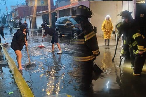 Toluca atiende emergencias ante lluvias