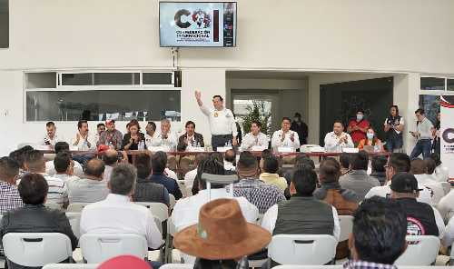Legisladores de Acción Nacional se reúnen con gremio transportista