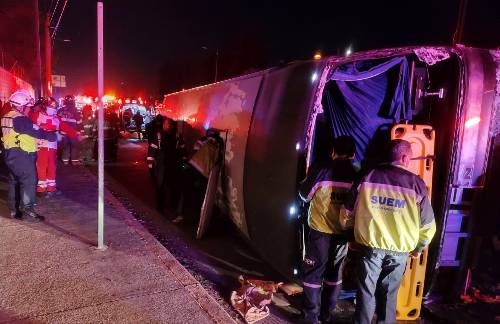 Trágico resultado por volcadura de autobús en Toluca